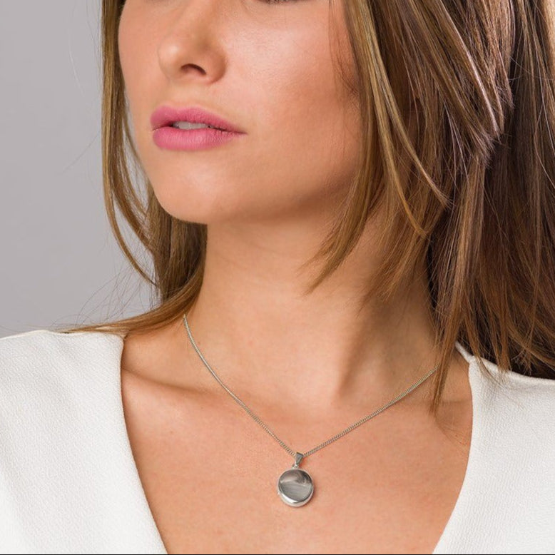 Product title: Hand Polished Silver Oval 20 mm, product type: Locket