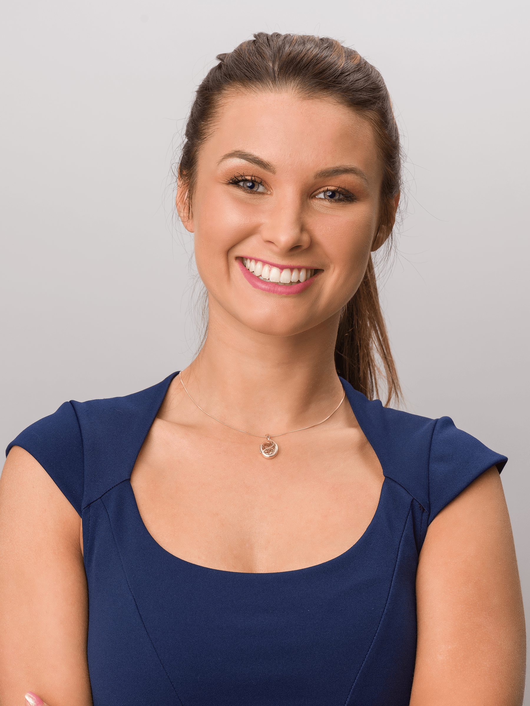 Product title: Gold Oval Engraved Locket 18 mm, product type: Locket