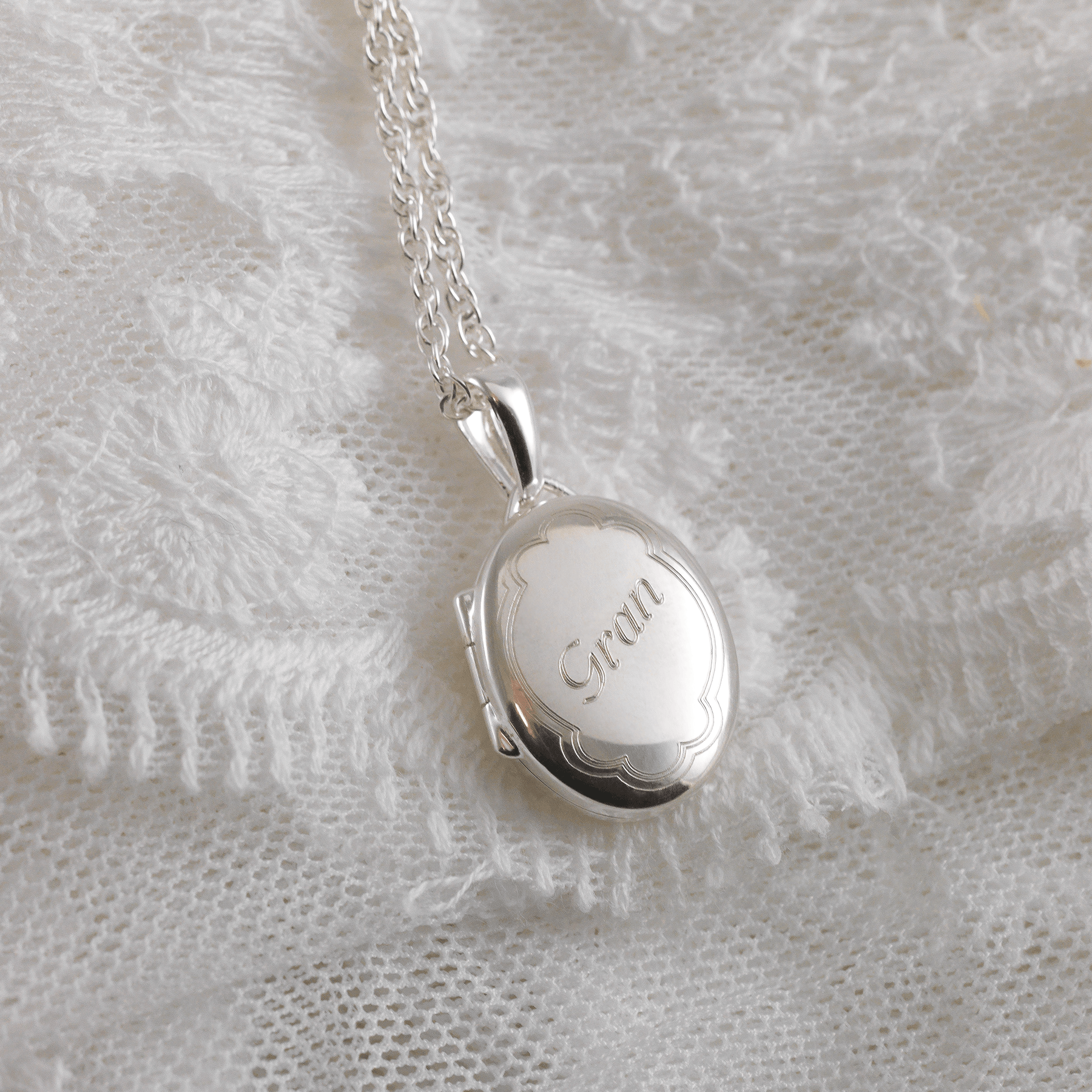 925 sterling silver oval locket with gran and border engraving