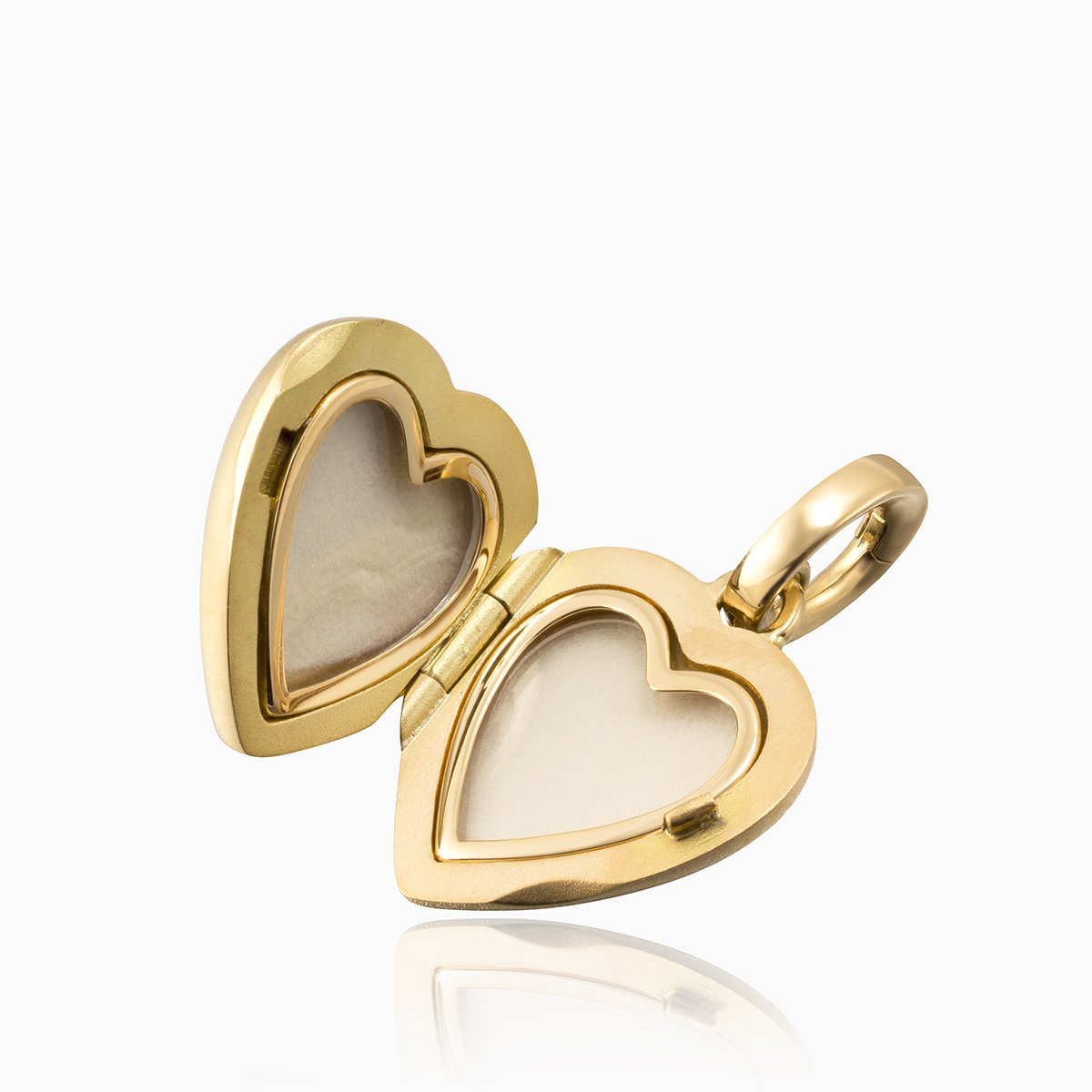 Open view of an 18 ct gold heart locket