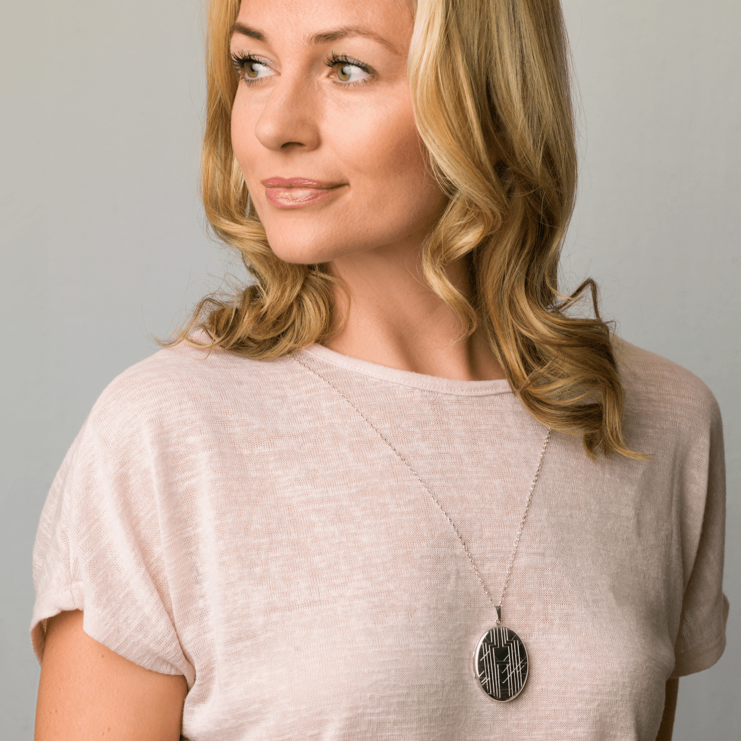 Product title: Extra Large Art Deco Chevron Pattern Locket 44 mm, product type: Locket