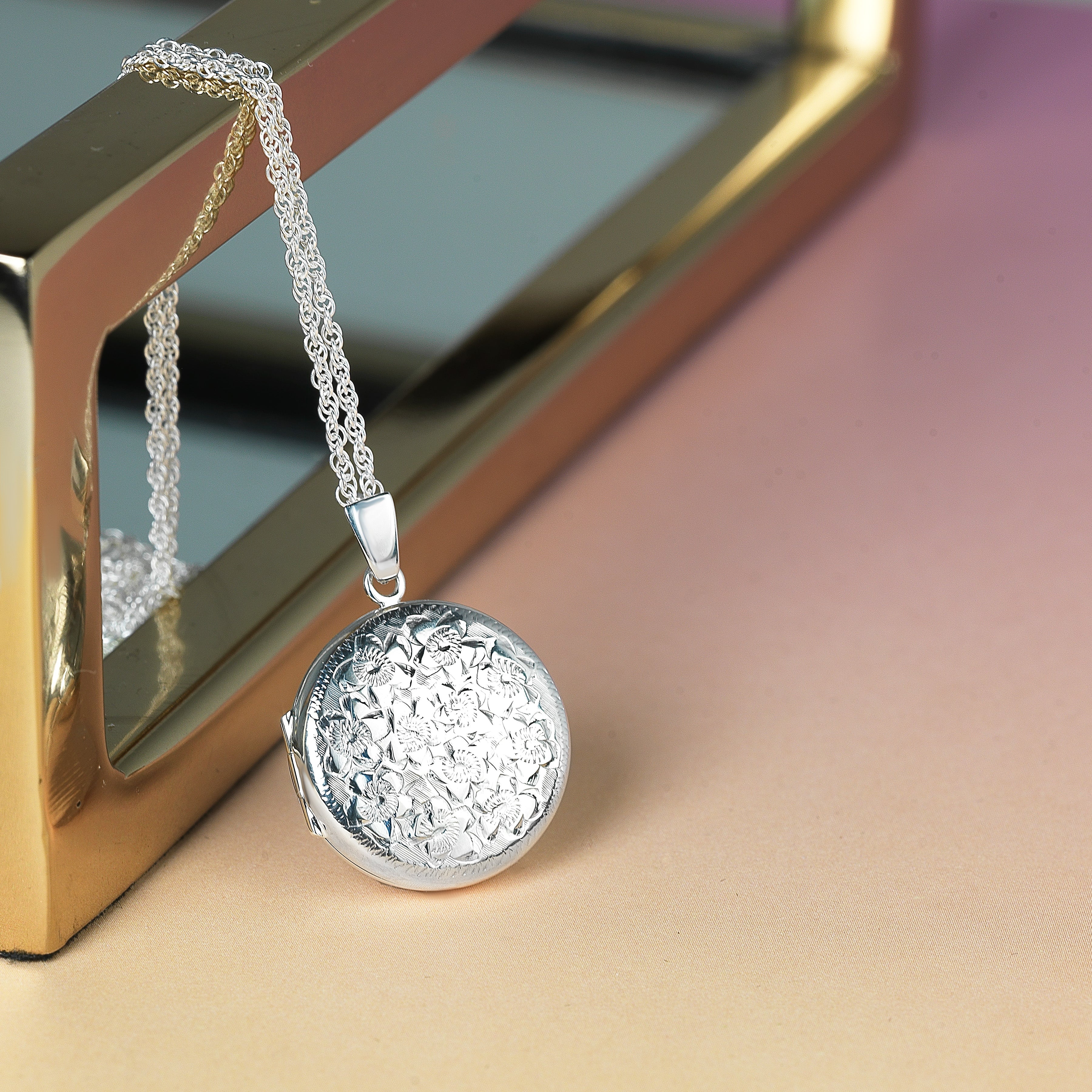 Product title: Premium Round Bouquet Locket, product type: