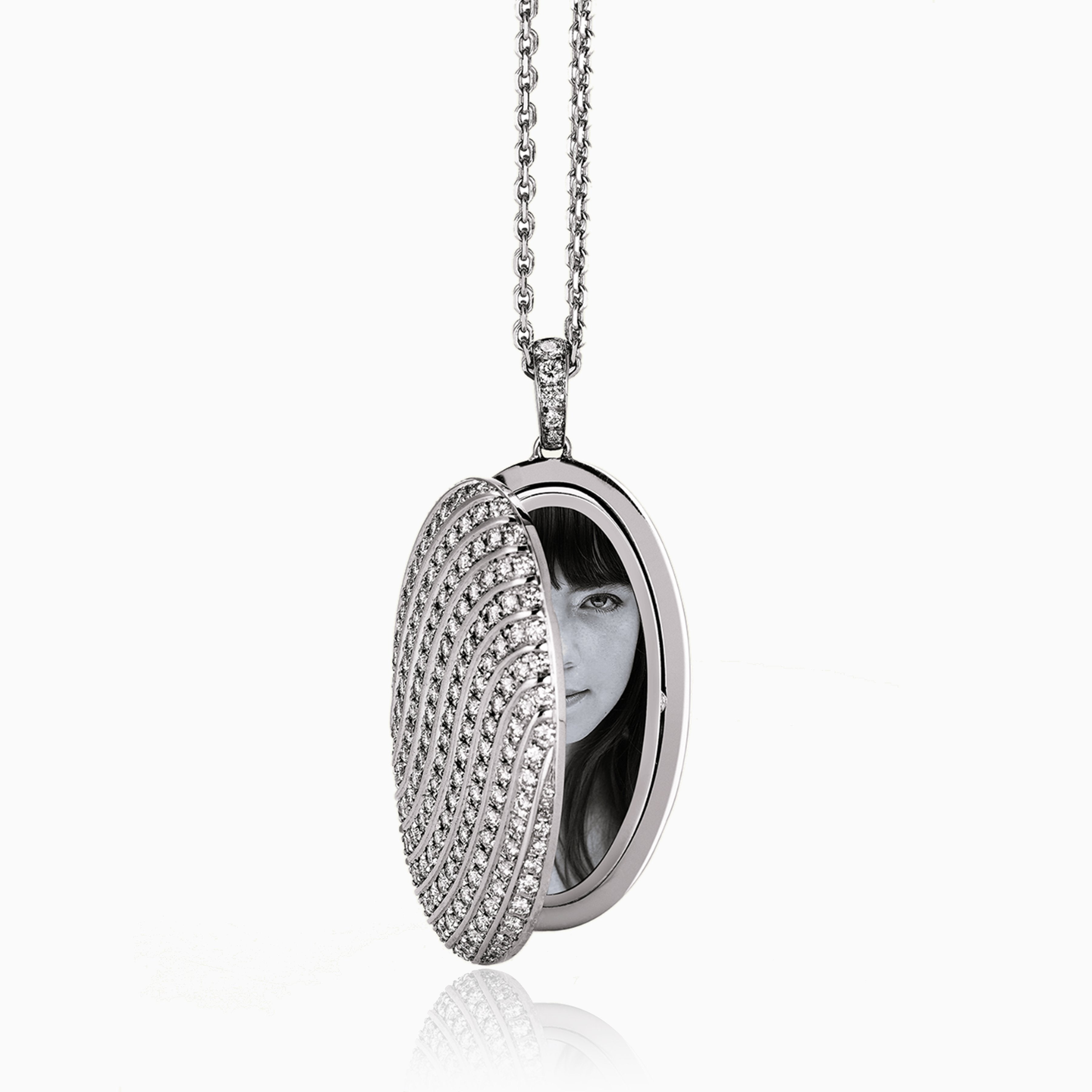 Product title: Diamond Wave Pavé Locket, product type: Locket