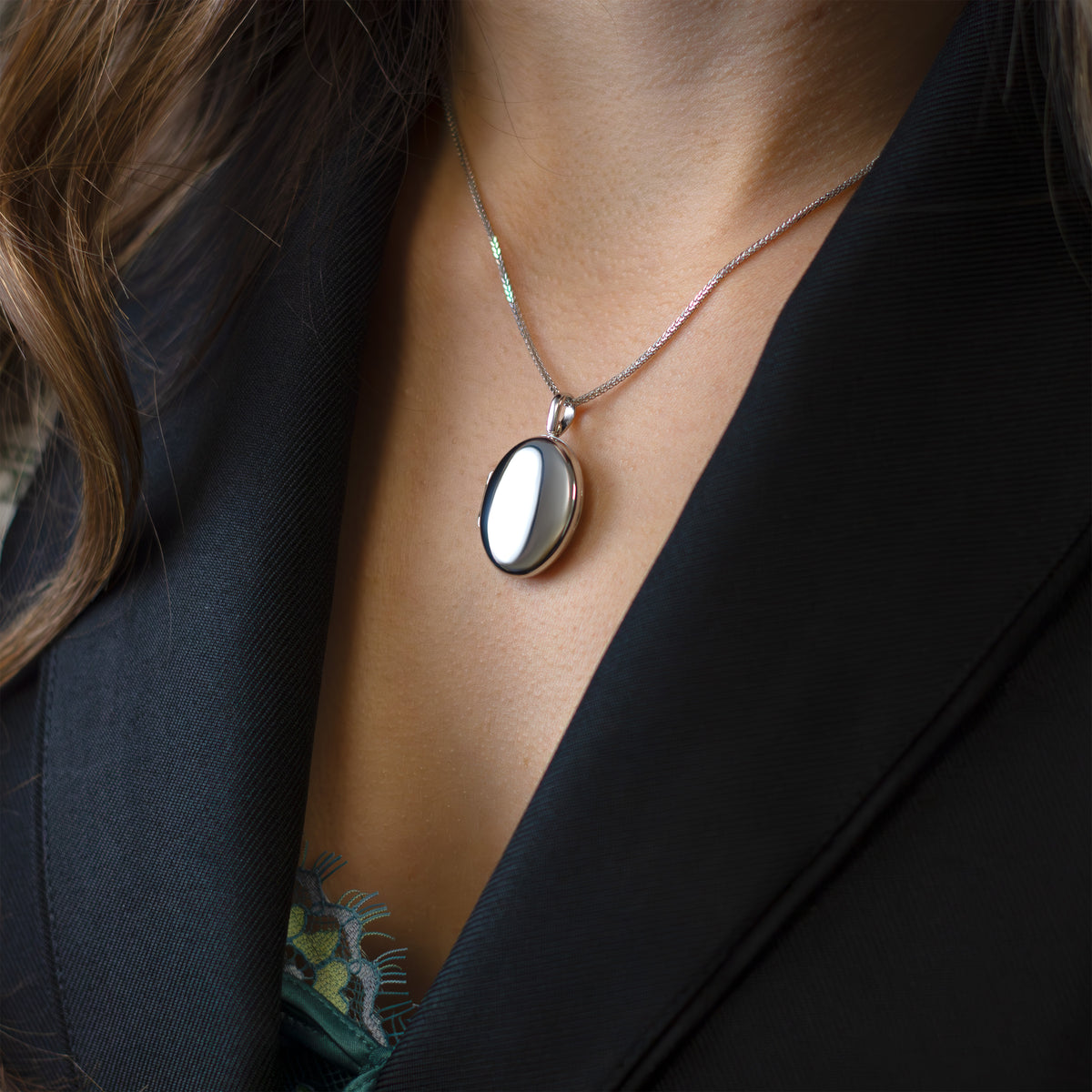 18 ct White Gold Oval Locket