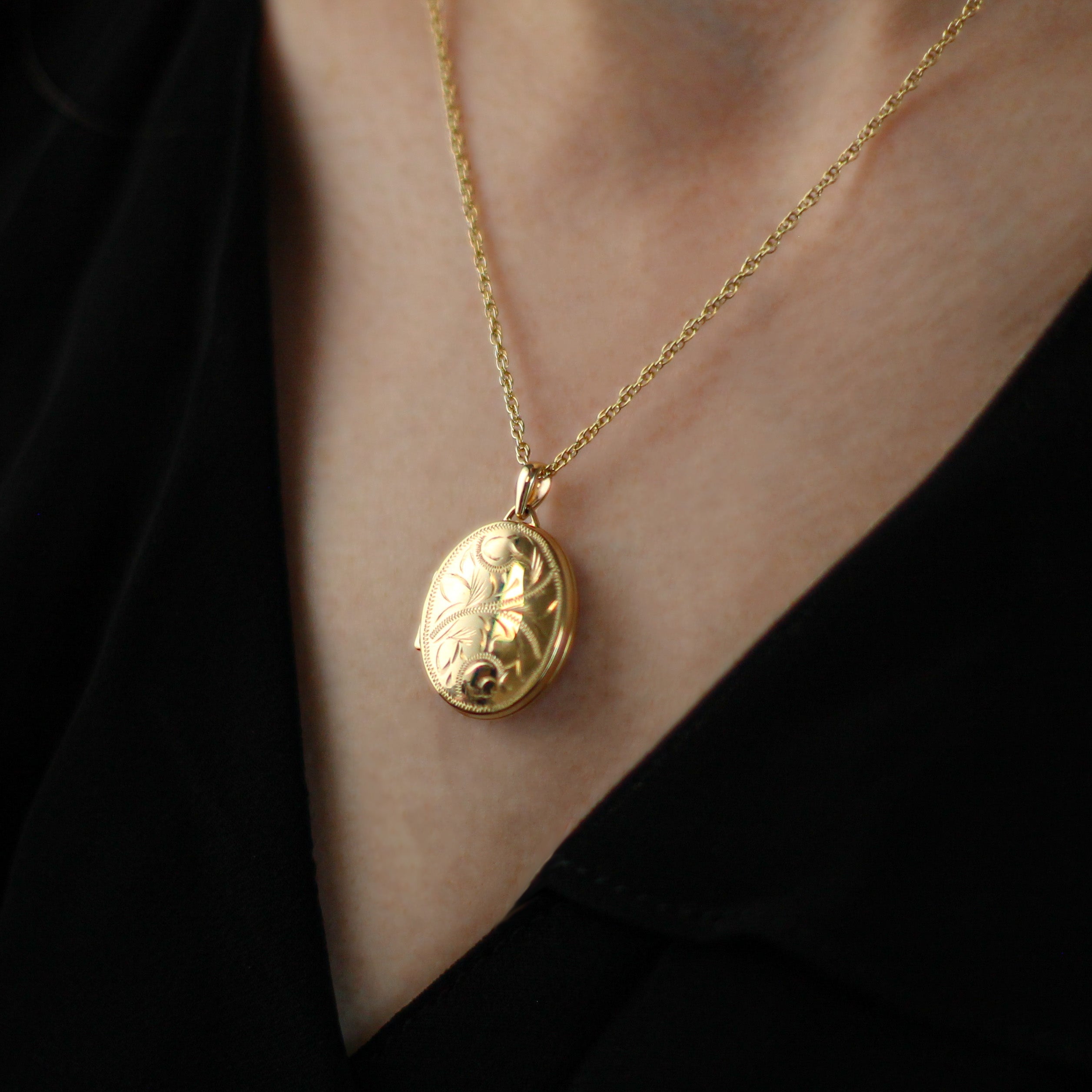 Medium Oval Gold Engraved Locket – The Locket Tree