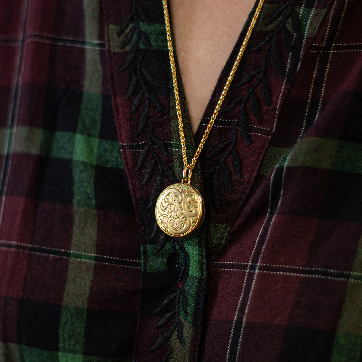 Round Floral Engraved Locket
