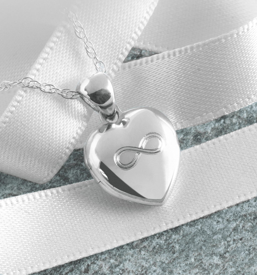 Product title: Petite Infinity Heart 13 mm, product type: Locket
