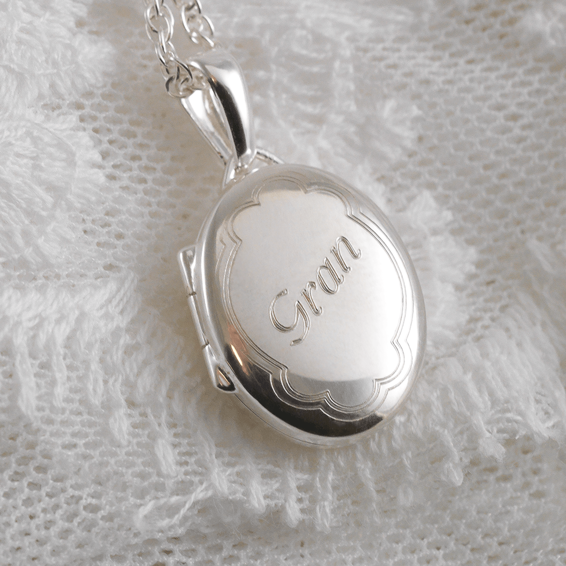 925 sterling silver oval locket with gran and border engraving